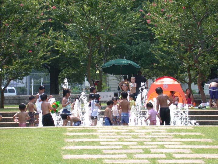 funsuihiroba100722-1.JPG 716��537 100K