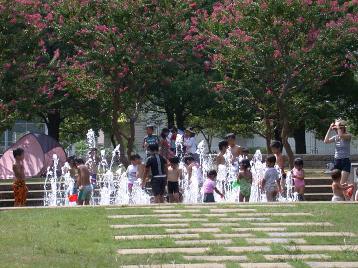 funsuihiroba100831.JPG 716��537 102K